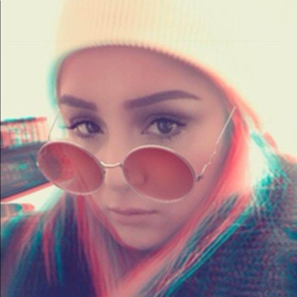 Meet your Posher, Ari